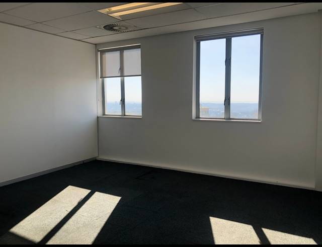 1,399M² OFFICE TO LET IN SANDHURST